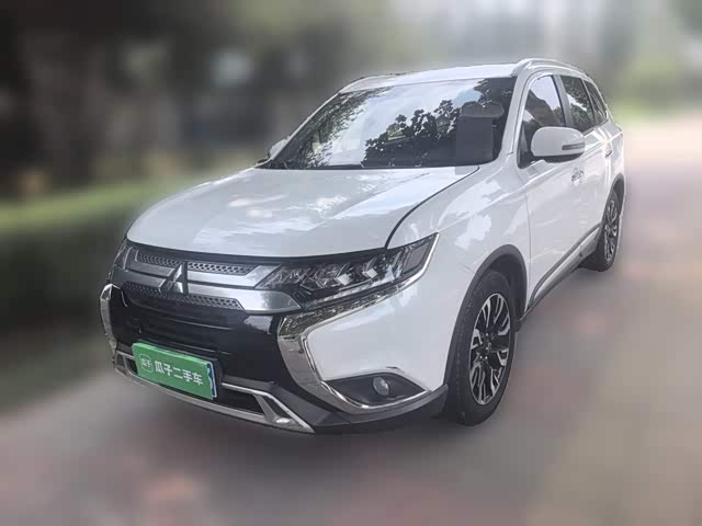 Mitsubishi Outlander 2020 — фото 1