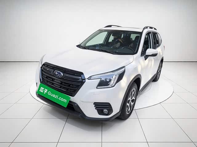 Subaru Forester 2022 — фото 1