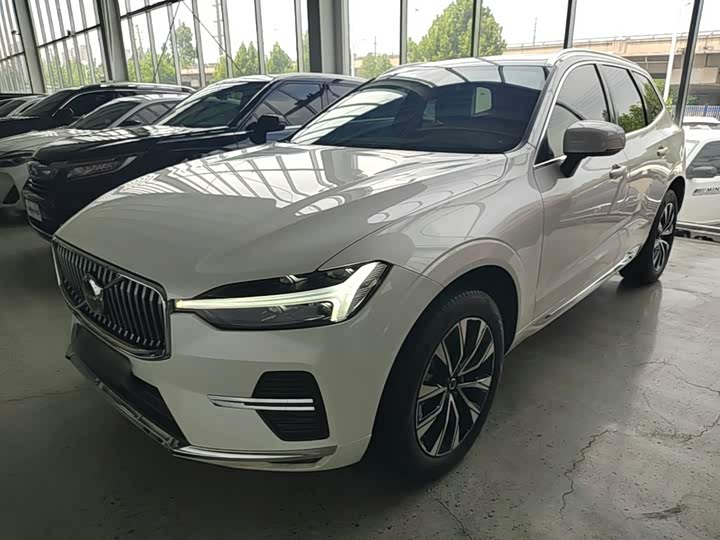 Volvo XC60 2023 — фото 1