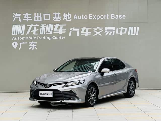 Toyota Camry 2023 — фото 1