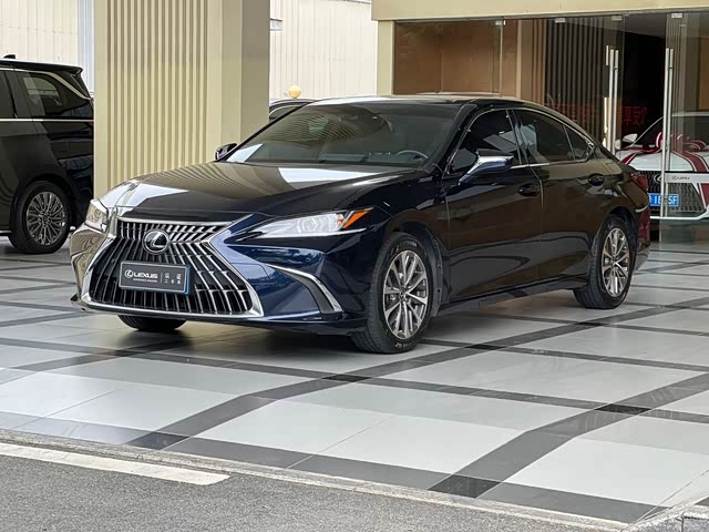 Lexus ES 2022 — фото 1