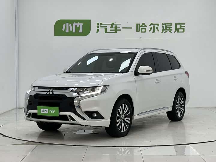 Mitsubishi Outlander 2021 — фото 1