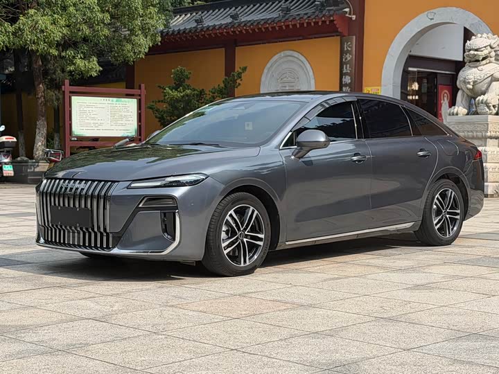 Roewe Roewe M7 DMH 2025 — фото 1