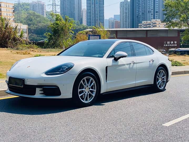 Porsche Panamera 2017 — фото 1