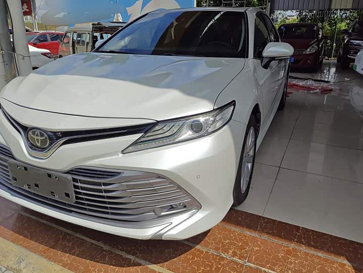 Toyota Camry 2019 — фото 1