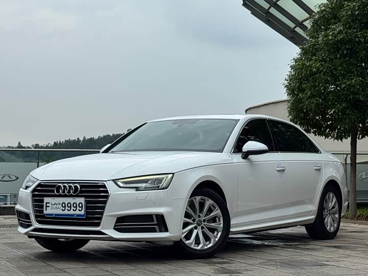 Audi Audi A4L 2019 — фото 1