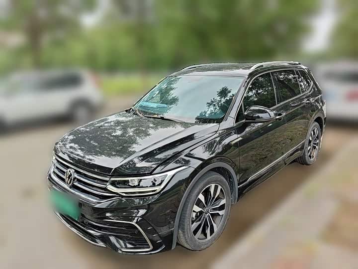 Volkswagen Tiguan L 2022 — фото 1