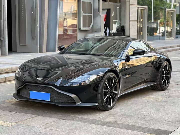 Aston Martin V8 Vantage 2022 — фото 1
