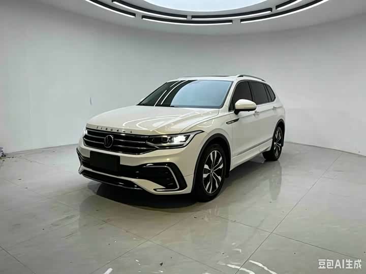 Volkswagen Tiguan L 2022 — фото 1