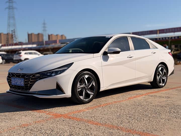 Hyundai Elantra 2022 — фото 1