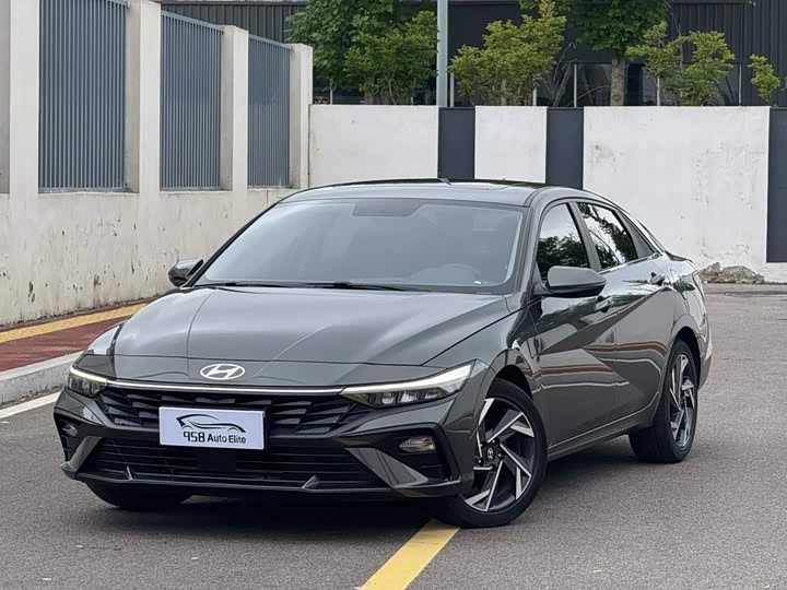 Hyundai Elantra 2023 — фото 1