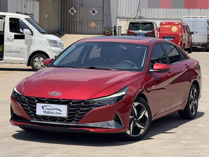 Hyundai Elantra 2022 — фото 1