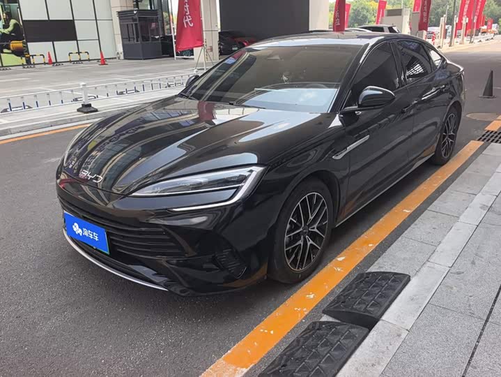 BYD Seal 07 DM-i 2025 — фото 1