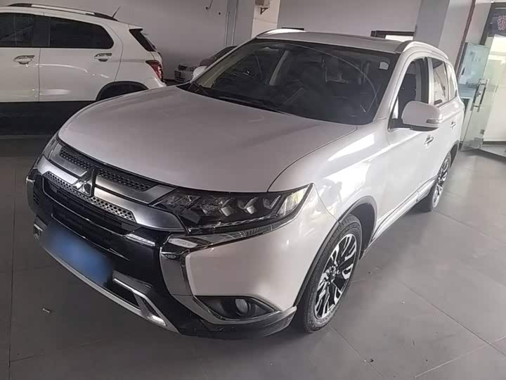 Mitsubishi Outlander 2019 — фото 1