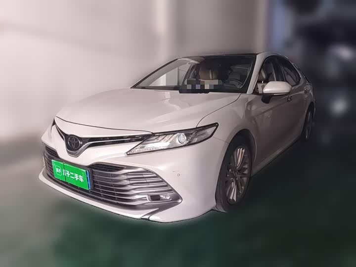 Toyota Camry 2019 — фото 1