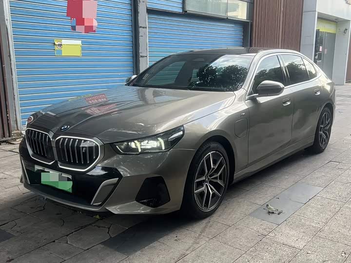 BMW BMW i5 2024 — фото 1