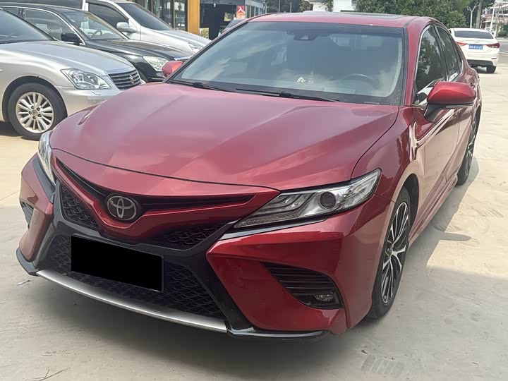 Toyota Camry 2019 — фото 1