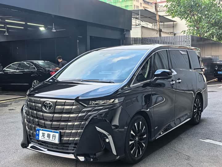 Toyota Alphard 2024 — фото 1