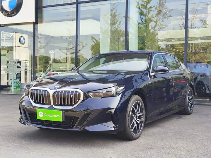 BMW BMW i5 2025 — фото 1