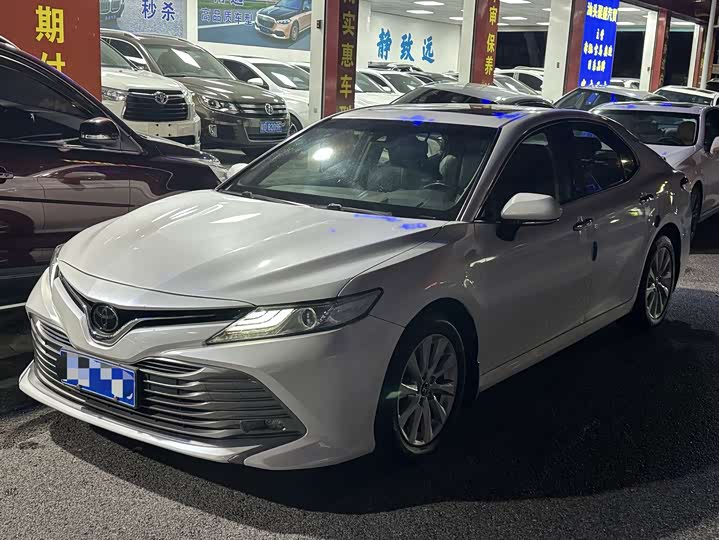 Toyota Camry 2019 — фото 1