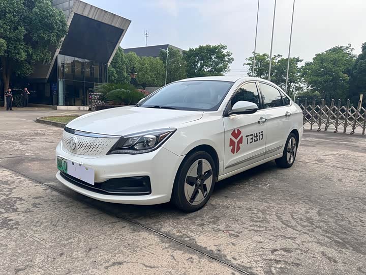 Dongfeng Aeolus Dongfeng Fengshen E70 2021 — фото 1