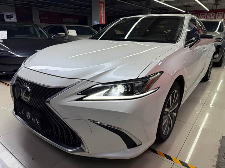 Lexus Lexus ES 2020 — фото 1