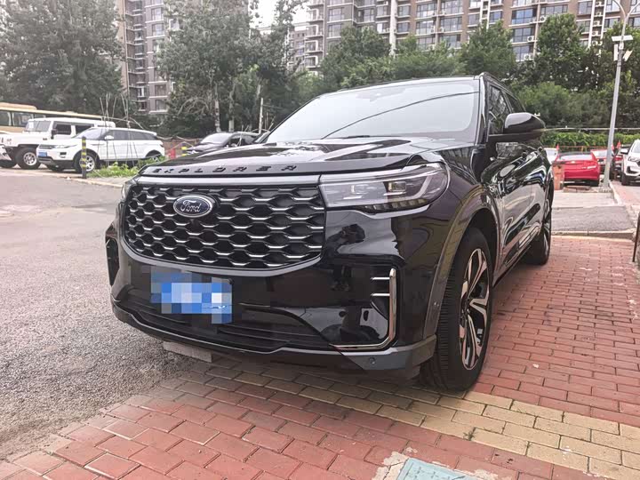 Ford Explorer 2023 — фото 1